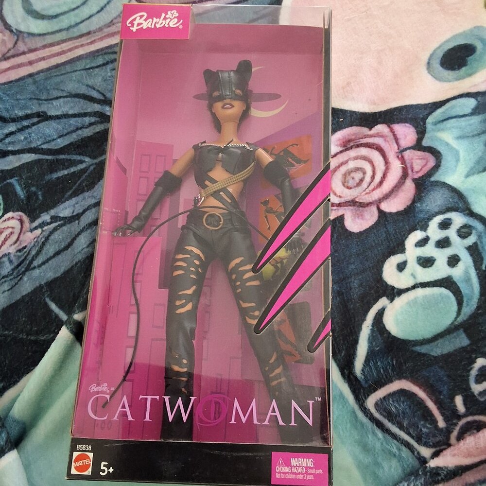 Barbie Catwoman Doll - Halle Berry  2004 film doll adult owned nbrfb